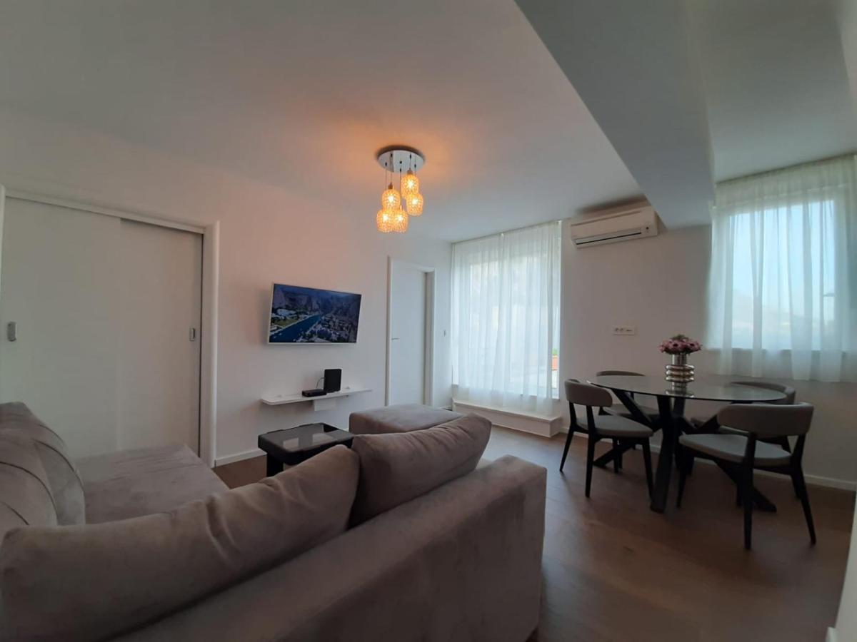 Апартаменти Penthouse Maremonte Оміш Екстер'єр фото